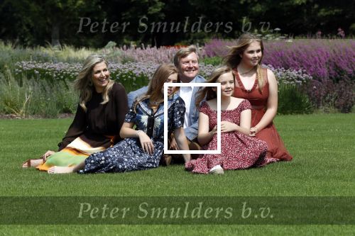 Den Haag 19 juli 2019
Jaarlijkse fotouurtje in de thuisn van Huis ten Bosch . Aanwezig Koning Willem Alexander Koningin Maxima Prinses Amalia Alexia en Ariane.