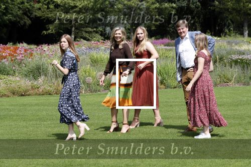 Den Haag 19 juli 2019
Jaarlijkse fotouurtje in de thuisn van Huis ten Bosch . Aanwezig Koning Willem Alexander Koningin Maxima Prinses Amalia Alexia en Ariane.