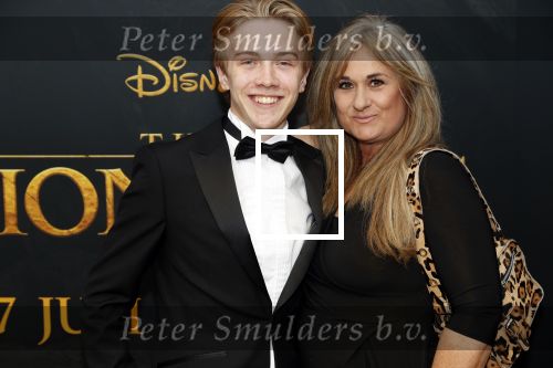 Amsterdam 15 juli 2019
Premiere the lion king in tuschinski. Laura Vlasblom kwam met haar zoon