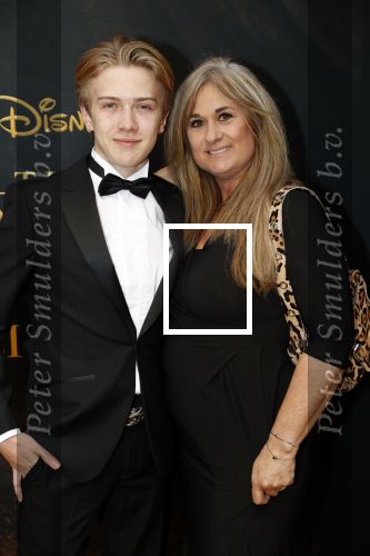 Amsterdam 15 juli 2019
Premiere the lion king in tuschinski. Laura Vlasblom kwam met haar zoon
