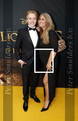 Amsterdam 15 juli 2019
Premiere the lion king in tuschinski. Laura Vlasblom kwam met haar zoon