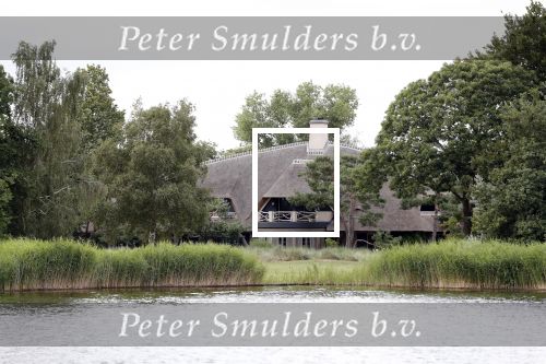 Loosdrecht 14 juli 2019
Huis van laurent Hompes op een eilandje voor Loosdrecht. Er staan paardestallen en heeft een eigen strand.