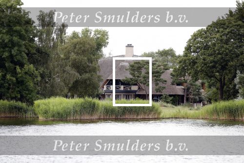 Loosdrecht 14 juli 2019
Huis van laurent Hompes op een eilandje voor Loosdrecht. Er staan paardestallen en heeft een eigen strand.