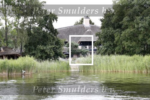 Loosdrecht 14 juli 2019
Huis van laurent Hompes op een eilandje voor Loosdrecht. Er staan paardestallen en heeft een eigen strand.