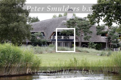Loosdrecht 14 juli 2019
Huis van laurent Hompes op een eilandje voor Loosdrecht. Er staan paardestallen en heeft een eigen strand.