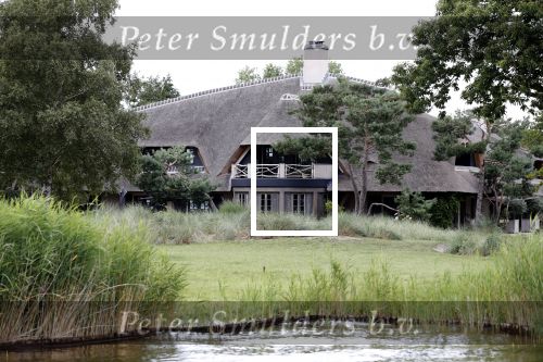 Loosdrecht 14 juli 2019
Huis van laurent Hompes op een eilandje voor Loosdrecht. Er staan paardestallen en heeft een eigen strand.