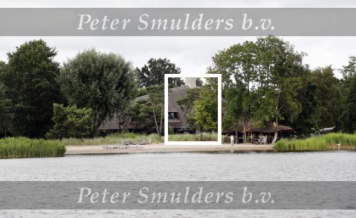 Loosdrecht 14 juli 2019
Huis van laurent Hompes op een eilandje voor Loosdrecht. Er staan paardestallen en heeft een eigen strand.