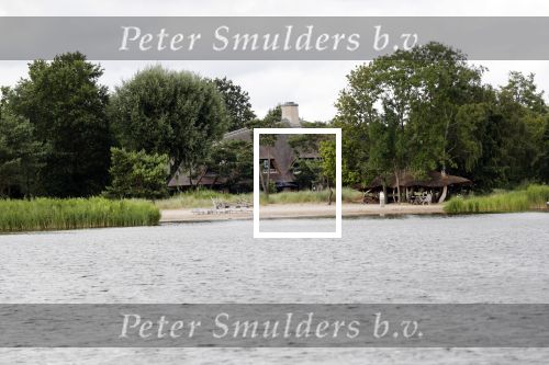Loosdrecht 14 juli 2019
Huis van laurent Hompes op een eilandje voor Loosdrecht. Er staan paardestallen en heeft een eigen strand.
