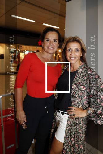 Schiphol 22 juli 2019
Wielrenners voor nierstichting arriveren op schiphol.
Oa Leontien v Moorsel Nicole Buch Remco Veldhuis en Erik Dijkstra.