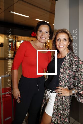 Schiphol 22 juli 2019
Wielrenners voor nierstichting arriveren op schiphol.
Oa Leontien v Moorsel Nicole Buch Remco Veldhuis en Erik Dijkstra.