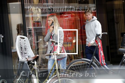 Amsterdam 3 juli 2019
Frenkie de Jong met zijn vriendin Mikky Kiemeney op de PC Hooftstraat. Frenkie draagt kleding van het merk van zijn vriendin.