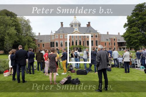 Den Haag 19 juli 2019
Jaarlijkse fotouurtje in de thuisn van Huis ten Bosch . Aanwezig Koning Willem Alexander Koningin Maxima Prinses Amalia Alexia en Ariane. Er was veel; pers aanwezig