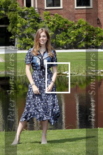 Den Haag 19 juli 2019
Jaarlijkse fotouurtje in de thuisn van Huis ten Bosch . Aanwezig Koning Willem Alexander Koningin Maxima Prinses Amalia Alexia en Ariane.