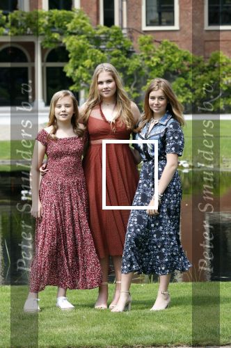 Den Haag 19 juli 2019
Jaarlijkse fotouurtje in de thuisn van Huis ten Bosch . Aanwezig Koning Willem Alexander Koningin Maxima Prinses Amalia Alexia en Ariane.