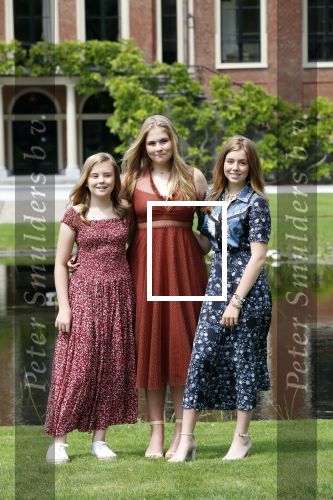 Den Haag 19 juli 2019
Jaarlijkse fotouurtje in de thuisn van Huis ten Bosch . Aanwezig Koning Willem Alexander Koningin Maxima Prinses Amalia Alexia en Ariane.