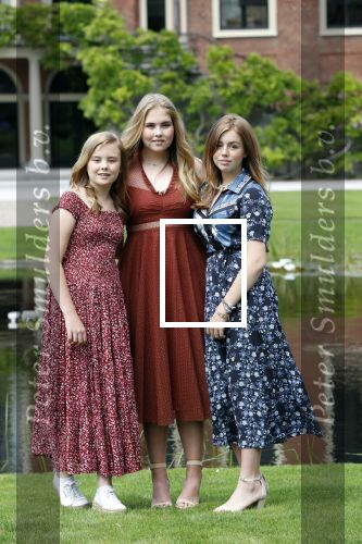 Den Haag 19 juli 2019
Jaarlijkse fotouurtje in de thuisn van Huis ten Bosch . Aanwezig Koning Willem Alexander Koningin Maxima Prinses Amalia Alexia en Ariane.