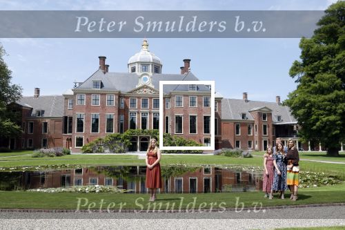 Den Haag 19 juli 2019
Jaarlijkse fotouurtje in de thuisn van Huis ten Bosch . Aanwezig Koning Willem Alexander Koningin Maxima Prinses Amalia Alexia en Ariane.