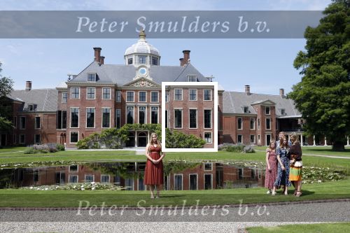Den Haag 19 juli 2019
Jaarlijkse fotouurtje in de thuisn van Huis ten Bosch . Aanwezig Koning Willem Alexander Koningin Maxima Prinses Amalia Alexia en Ariane.