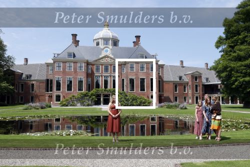 Den Haag 19 juli 2019
Jaarlijkse fotouurtje in de thuisn van Huis ten Bosch . Aanwezig Koning Willem Alexander Koningin Maxima Prinses Amalia Alexia en Ariane.