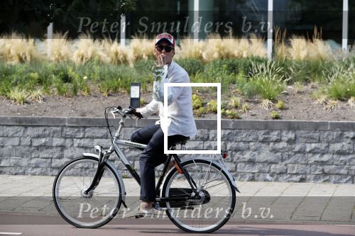 Den Haag 26 juli 2019
Rogier Smit ( paleis voor een prikkie) op de fiets in Den Haag.