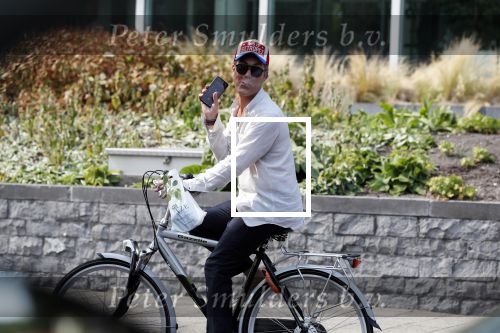 Den Haag 26 juli 2019
Rogier Smit ( paleis voor een prikkie) op de fiets in Den Haag.