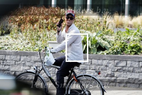 Den Haag 26 juli 2019
Rogier Smit ( paleis voor een prikkie) op de fiets in Den Haag.