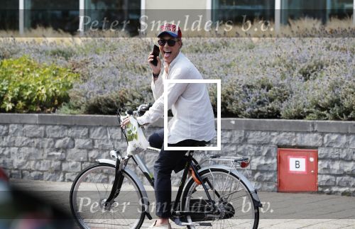 Den Haag 26 juli 2019
Rogier Smit ( paleis voor een prikkie) op de fiets in Den Haag.