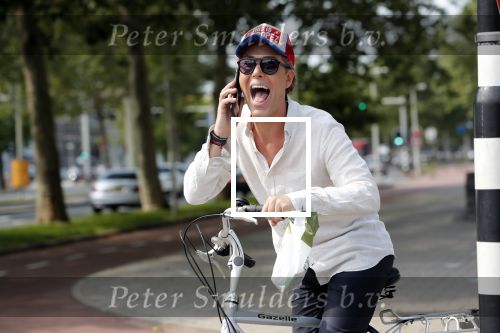 Den Haag 26 juli 2019
Rogier Smit ( paleis voor een prikkie) op de fiets in Den Haag.