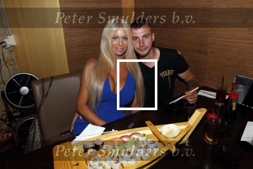 Amsterdam 27 juli 2019
Maron Hill heeft surprise etentje met vrienden georganiseers bij restaurant Genroku voor zijn zwangere vriendin Samantha de Jong ( Barbie)