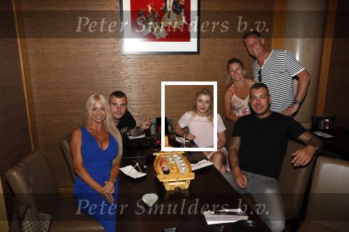 Amsterdam 27 juli 2019
Maron Hill heeft surprise etentje met vrienden georganiseers bij restaurant Genroku voor zijn zwangere vriendin Samantha de Jong ( Barbie)