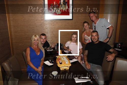 Amsterdam 27 juli 2019
Maron Hill heeft surprise etentje met vrienden georganiseers bij restaurant Genroku voor zijn zwangere vriendin Samantha de Jong ( Barbie)