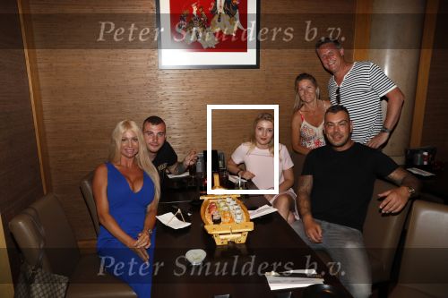 Amsterdam 27 juli 2019
Maron Hill heeft surprise etentje met vrienden georganiseers bij restaurant Genroku voor zijn zwangere vriendin Samantha de Jong ( Barbie)