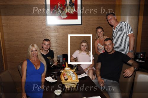 Amsterdam 27 juli 2019
Maron Hill heeft surprise etentje met vrienden georganiseers bij restaurant Genroku voor zijn zwangere vriendin Samantha de Jong ( Barbie)