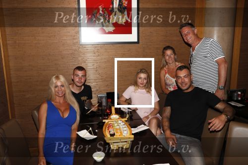 Amsterdam 27 juli 2019
Maron Hill heeft surprise etentje met vrienden georganiseers bij restaurant Genroku voor zijn zwangere vriendin Samantha de Jong ( Barbie)