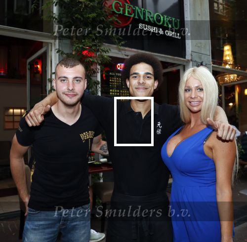 Amsterdam 27 juli 2019
Maron Hill heeft surprise etentje met vrienden georganiseers bij restaurant Genroku voor zijn zwangere vriendin Samantha de Jong ( Barbie)