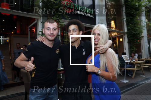 Amsterdam 27 juli 2019
Maron Hill heeft surprise etentje met vrienden georganiseers bij restaurant Genroku voor zijn zwangere vriendin Samantha de Jong ( Barbie)