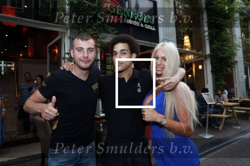 Amsterdam 27 juli 2019
Maron Hill heeft surprise etentje met vrienden georganiseers bij restaurant Genroku voor zijn zwangere vriendin Samantha de Jong ( Barbie)