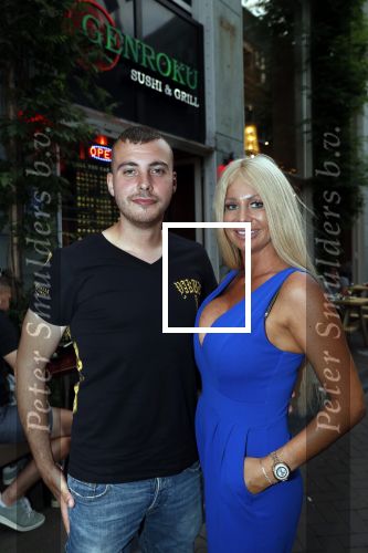 Amsterdam 27 juli 2019
Maron Hill heeft surprise etentje met vrienden georganiseers bij restaurant Genroku voor zijn zwangere vriendin Samantha de Jong ( Barbie)
