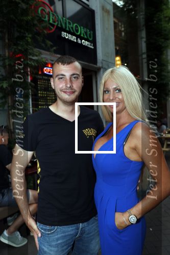 Amsterdam 27 juli 2019
Maron Hill heeft surprise etentje met vrienden georganiseers bij restaurant Genroku voor zijn zwangere vriendin Samantha de Jong ( Barbie)