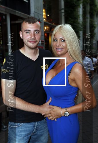 Amsterdam 27 juli 2019
Maron Hill heeft surprise etentje met vrienden georganiseers bij restaurant Genroku voor zijn zwangere vriendin Samantha de Jong ( Barbie)