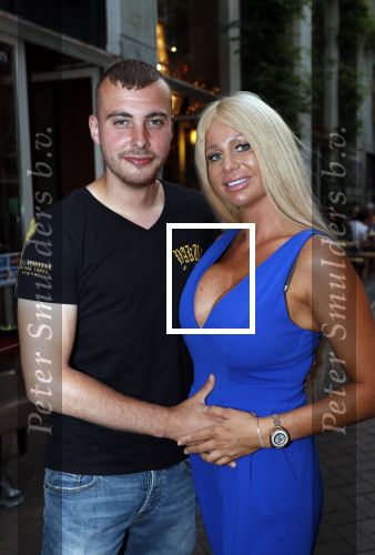 Amsterdam 27 juli 2019
Maron Hill heeft surprise etentje met vrienden georganiseers bij restaurant Genroku voor zijn zwangere vriendin Samantha de Jong ( Barbie)