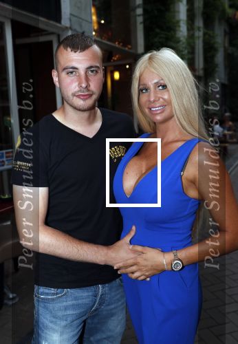 Amsterdam 27 juli 2019
Maron Hill heeft surprise etentje met vrienden georganiseers bij restaurant Genroku voor zijn zwangere vriendin Samantha de Jong ( Barbie)