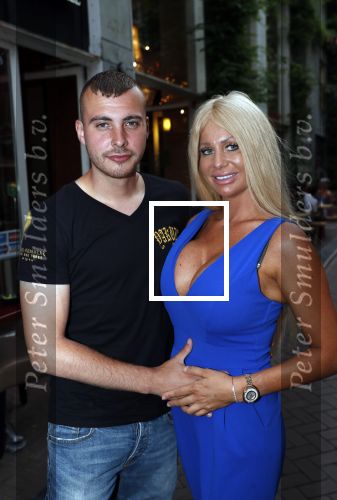 Amsterdam 27 juli 2019
Maron Hill heeft surprise etentje met vrienden georganiseers bij restaurant Genroku voor zijn zwangere vriendin Samantha de Jong ( Barbie)
