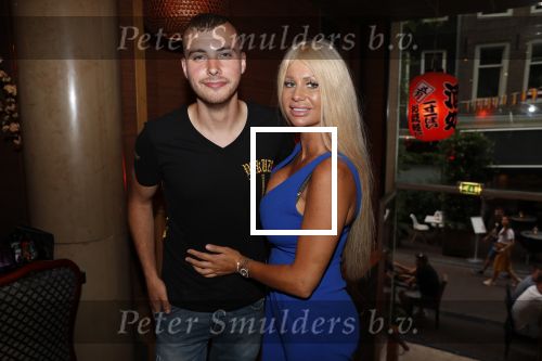 Amsterdam 27 juli 2019
Maron Hill heeft surprise etentje met vrienden georganiseers bij restaurant Genroku voor zijn zwangere vriendin Samantha de Jong ( Barbie)