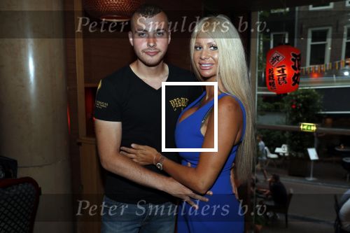 Amsterdam 27 juli 2019
Maron Hill heeft surprise etentje met vrienden georganiseers bij restaurant Genroku voor zijn zwangere vriendin Samantha de Jong ( Barbie)