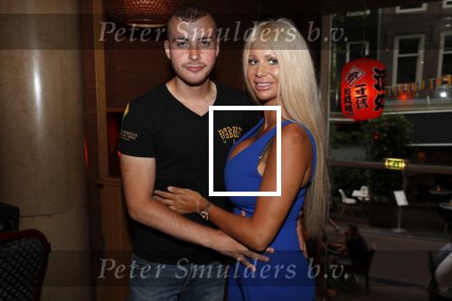 Amsterdam 27 juli 2019
Maron Hill heeft surprise etentje met vrienden georganiseers bij restaurant Genroku voor zijn zwangere vriendin Samantha de Jong ( Barbie)