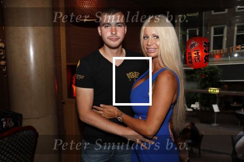 Amsterdam 27 juli 2019
Maron Hill heeft surprise etentje met vrienden georganiseers bij restaurant Genroku voor zijn zwangere vriendin Samantha de Jong ( Barbie)