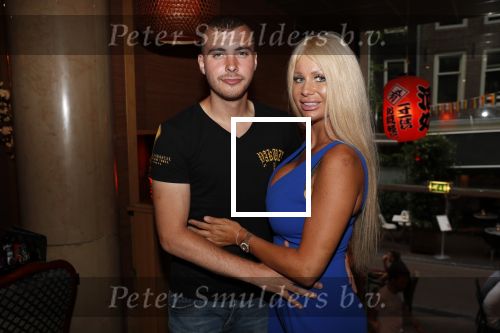 Amsterdam 27 juli 2019
Maron Hill heeft surprise etentje met vrienden georganiseers bij restaurant Genroku voor zijn zwangere vriendin Samantha de Jong ( Barbie)