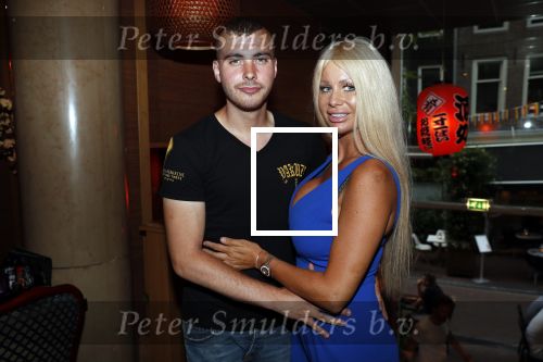 Amsterdam 27 juli 2019
Maron Hill heeft surprise etentje met vrienden georganiseers bij restaurant Genroku voor zijn zwangere vriendin Samantha de Jong ( Barbie)