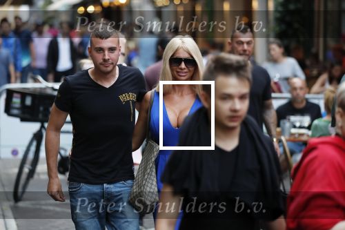 Amsterdam 27 juli 2019
Maron Hill heeft surprise etentje met vrienden georganiseers bij restaurant Genroku voor zijn zwangere vriendin Samantha de Jong ( Barbie)